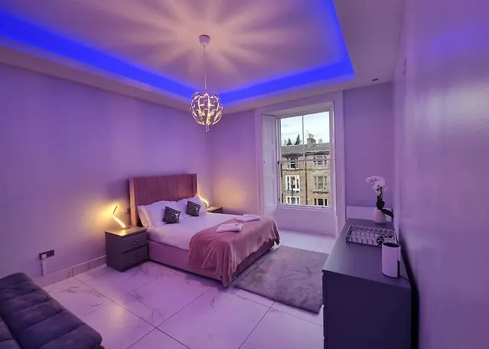 Spacious Modern City Centre Apartment Castle Views