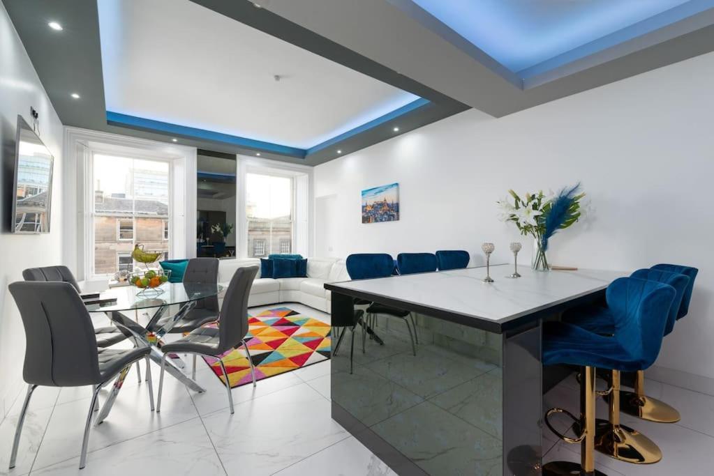 Spacious Modern Centre Castle Views EDI