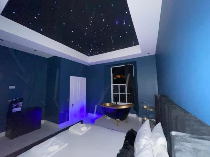 Spacious Modern Centre Castle Views * EDI