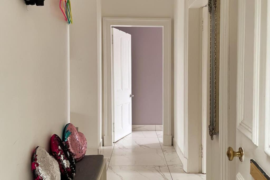 Apartment Spacious Modern Centre Castle Views EDI