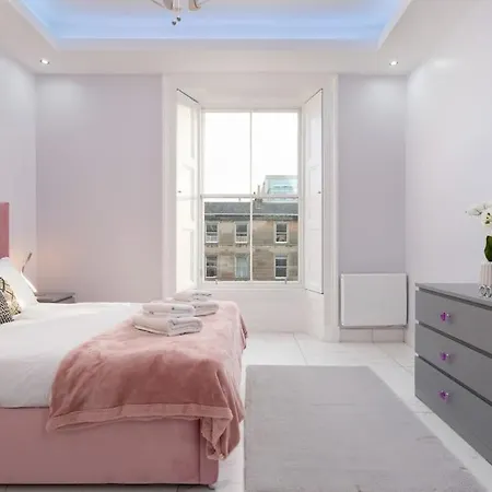 Spacious Modern City Centre Apartment Castle Views Edinburgh Exterior photo